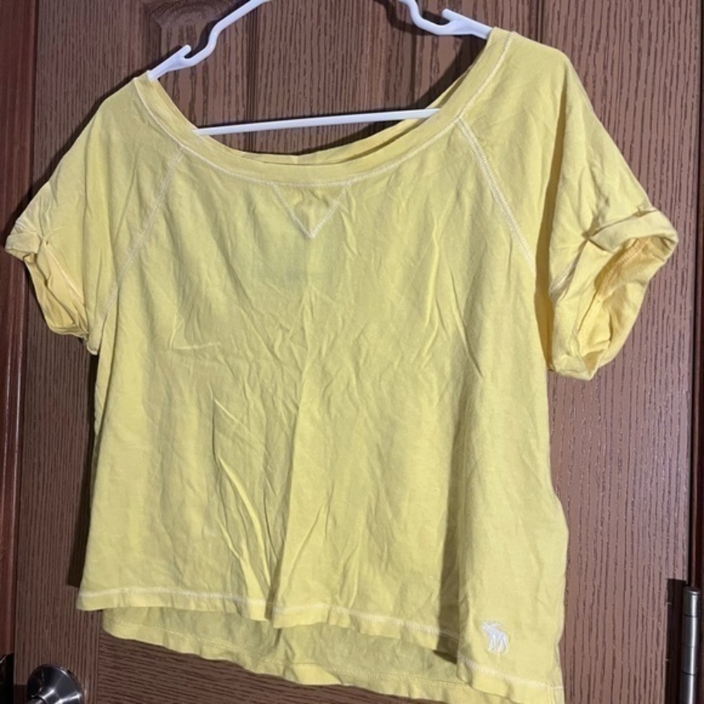 Abercrombie & Fitch yellow crop top🥰